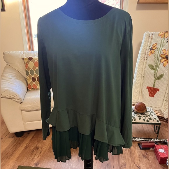 Eloquii Tops - Eloquii tiered ruffled long sleeve tunic tee, size 18/20